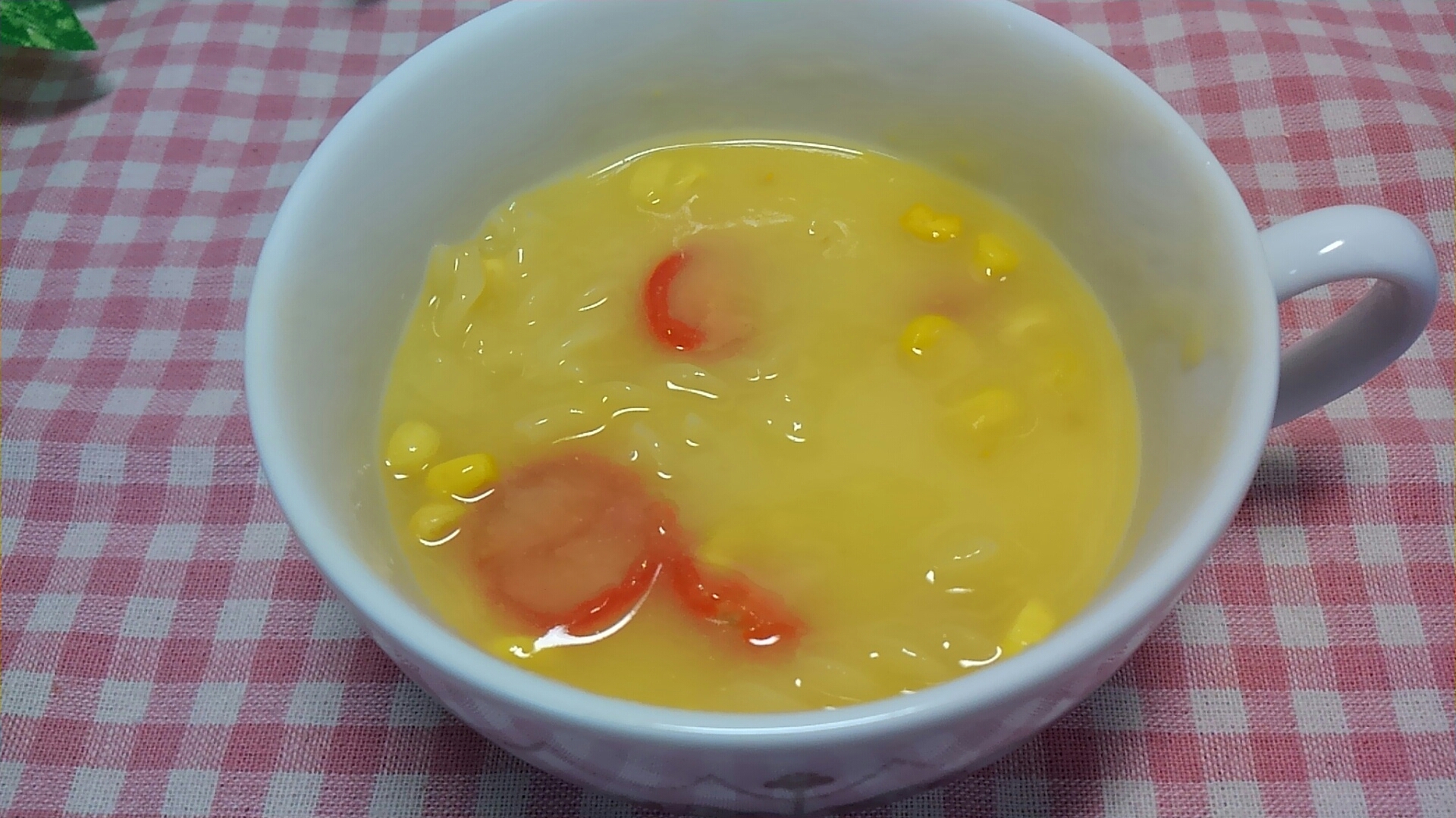 粒コーンスープの素で☆トマトとマカロニ入りスープ