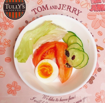 トマトレーズン乗せサラダ