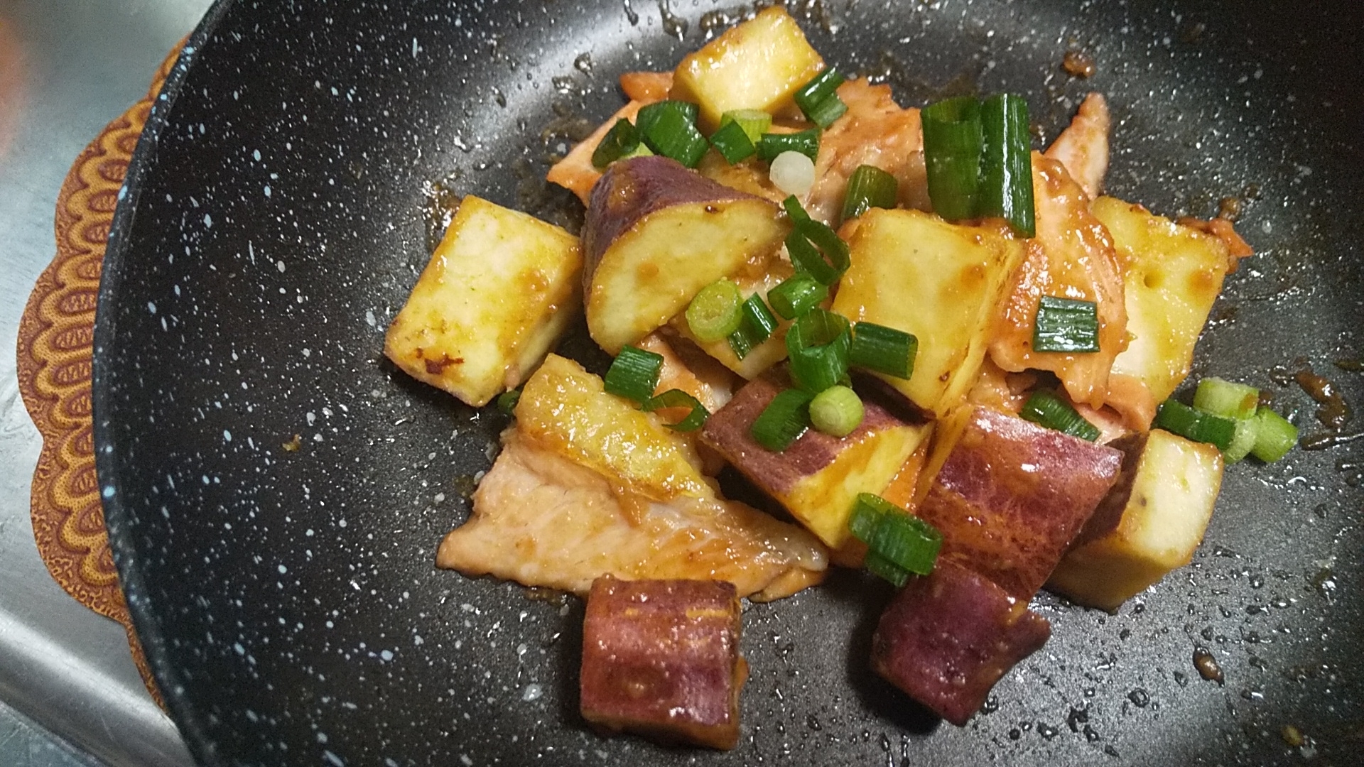 食欲の秋★鮭とさつま芋の味噌炒め