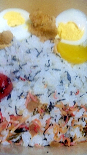 蟹ひじきと梅ちりめんの混ぜご飯弁当