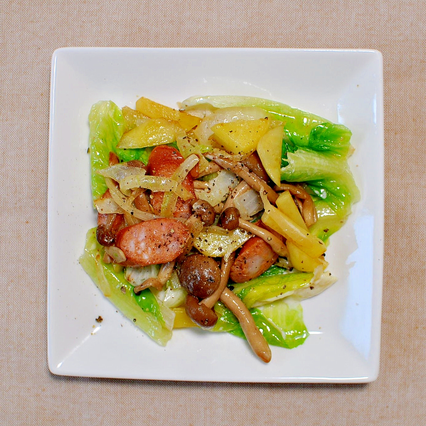 ロメインレタスとソーセージの炒め物 レシピ 作り方 By Taka5chan 楽天レシピ