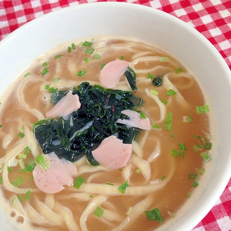 ワカメと魚肉ソーセージのソーキそば★