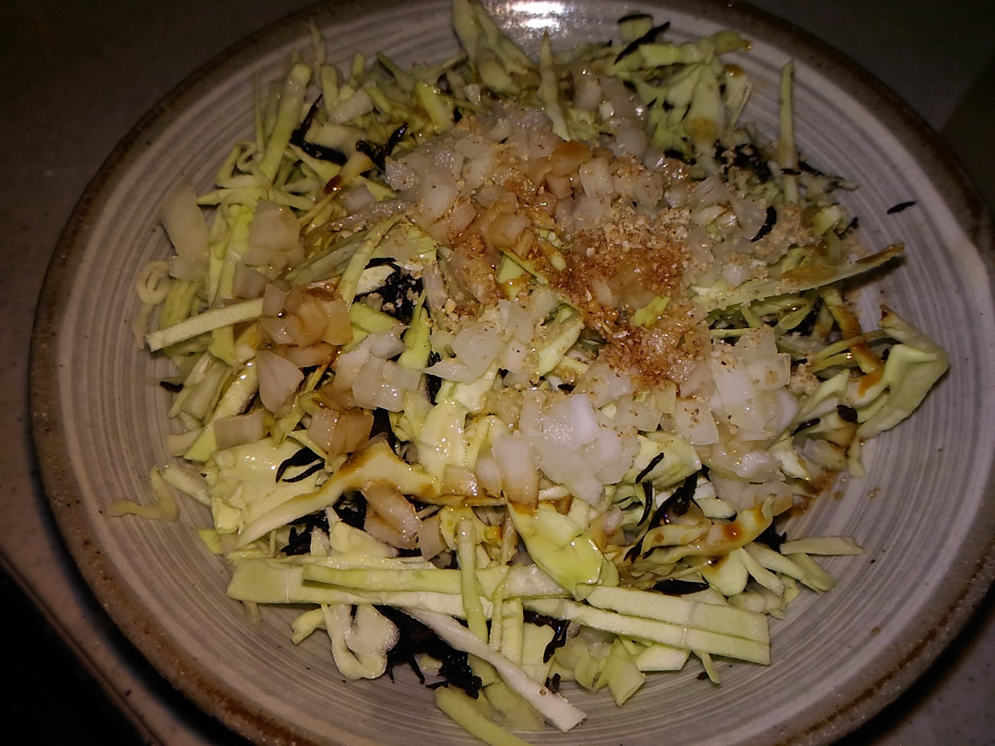 キャベツと酢玉葱、ひじきの簡単サラダ