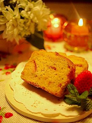 春を満喫！イチゴどっさりのパウンドケーキ