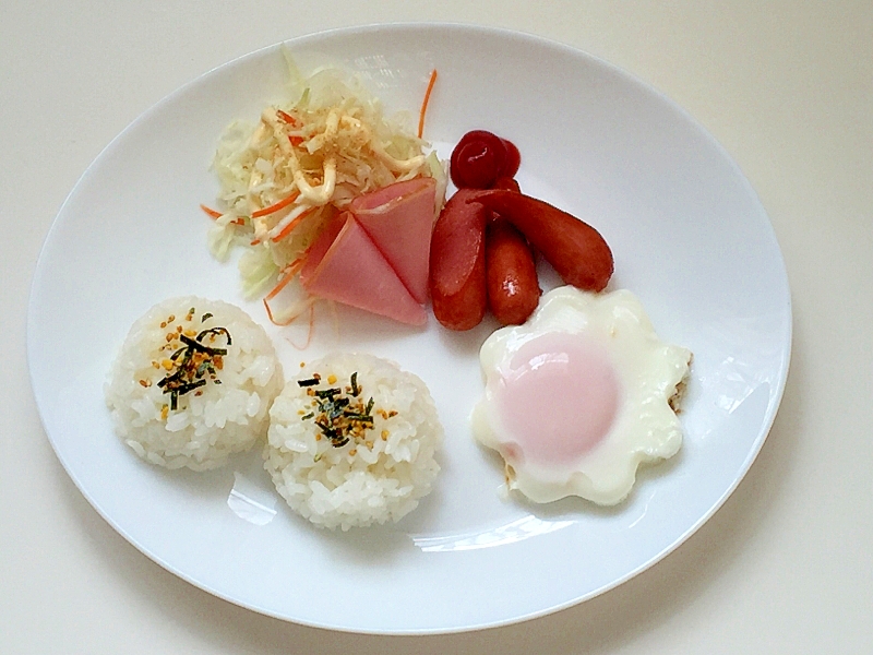 朝食 目玉焼きのワンプレート♪