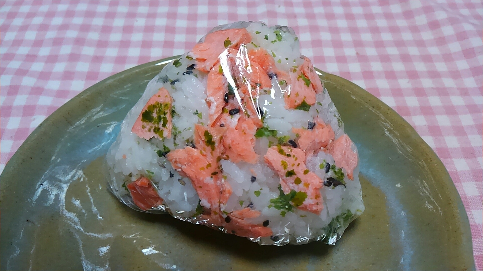 焼き紅鮭と青海苔と胡麻塩のおにぎり☆