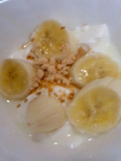 バナナときな粉とごまのヨーグルト