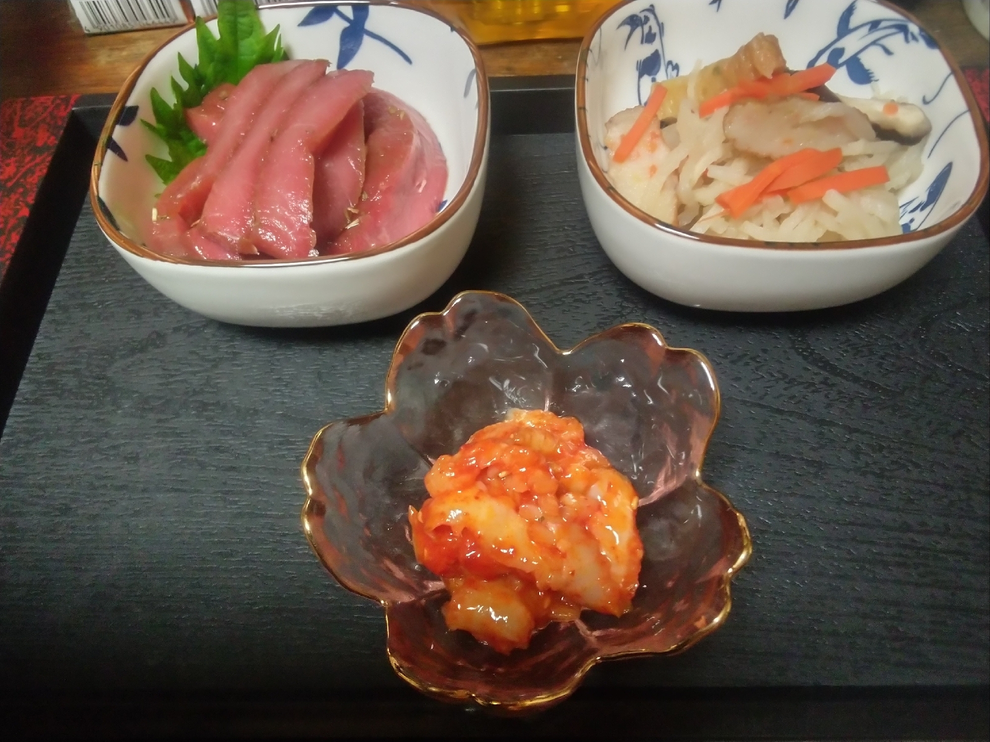 本まぐろの赤ワイン漬け(左上の写真)