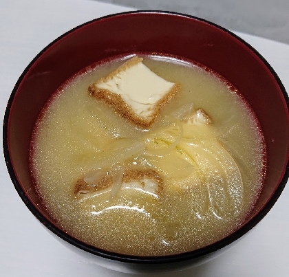 厚揚げと玉ねぎの味噌汁