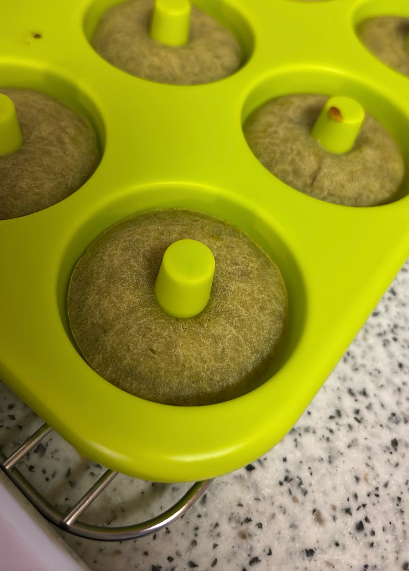 アレルギー対応【乳卵大豆】米粉とバナナの焼ドーナツ