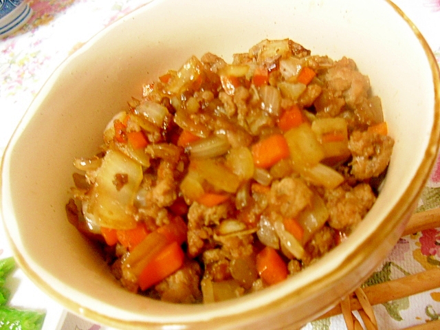 簡単おかず　ひき肉と野菜のソース炒め