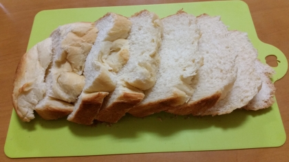 綺麗な白色のパンが出来上がりました♪
ふわふわです☆
トーストにして頂きます！