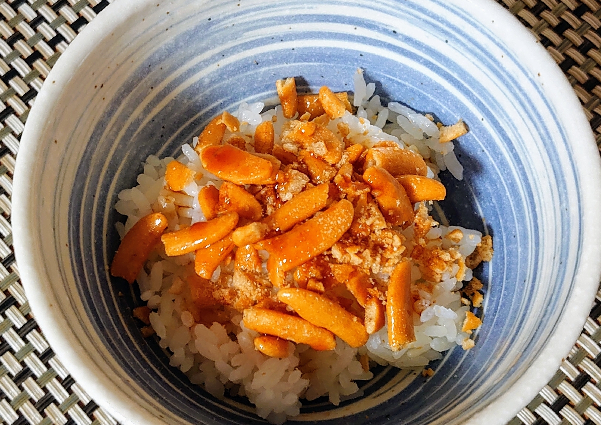 簡単なのに絶品!　柿の種ご飯