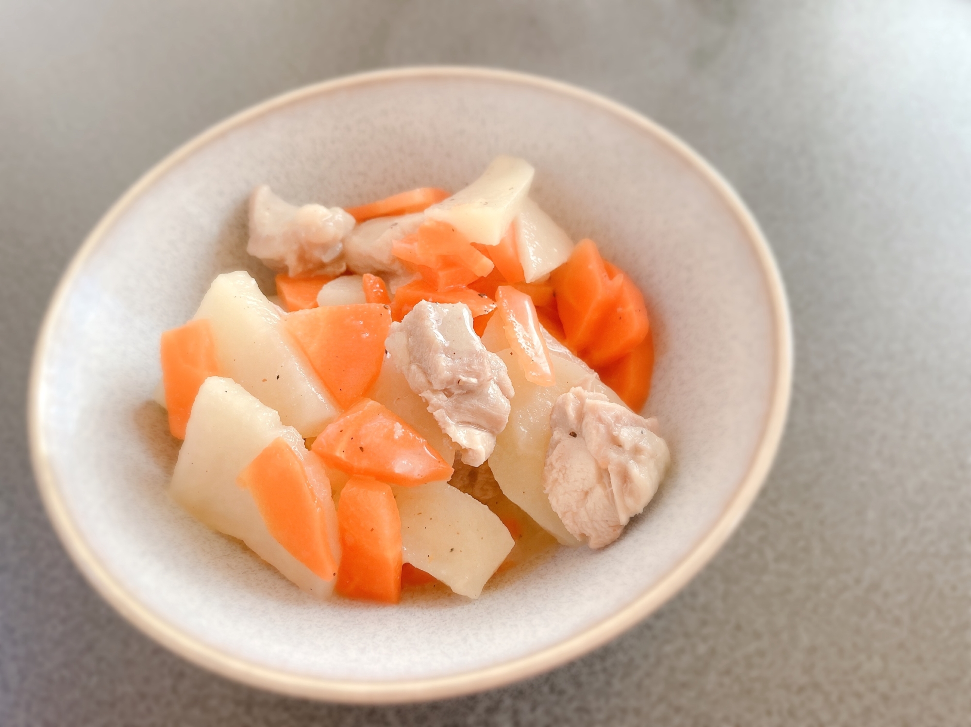 ルゥ使用で簡単！鶏肉のレモンクリーム煮