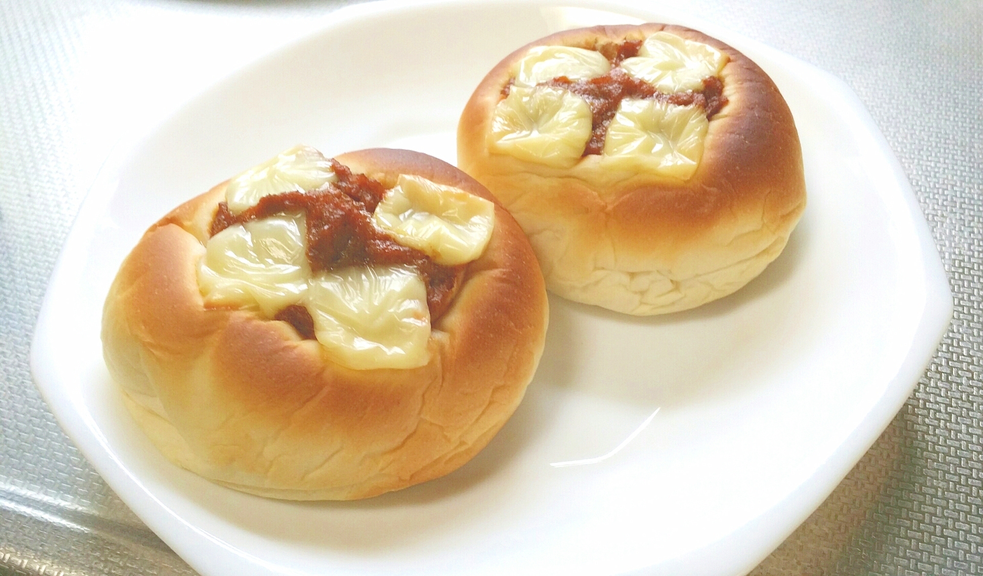 簡単♬　チーズ焼きカレーパン