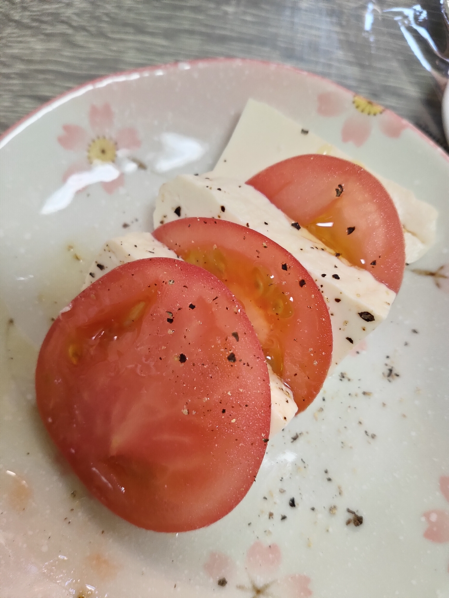 トマトと豆腐のカプレーゼ