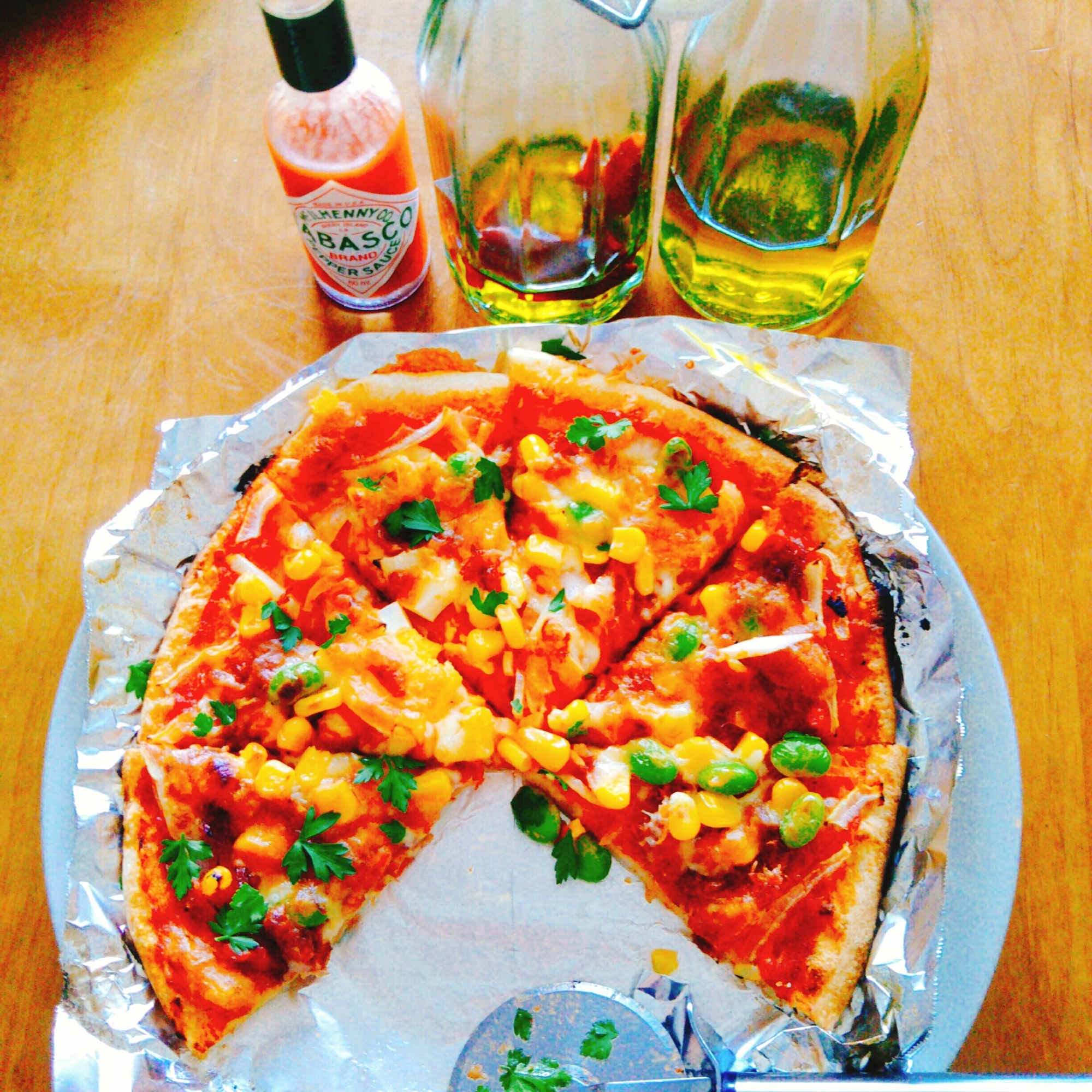 彩り鮮やか☆コンビーフと夏野菜のピザ