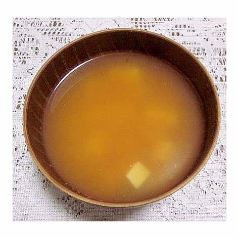 絹ごし豆腐の味噌汁（鰹だし）