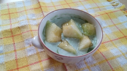 こんにちは♪
頂き物の琉球メロンで作りました♪青汁の緑がメロンを美味しそうに引き立てますね♥とっても美味しかったです♪ごちそうさまでした(^_^)