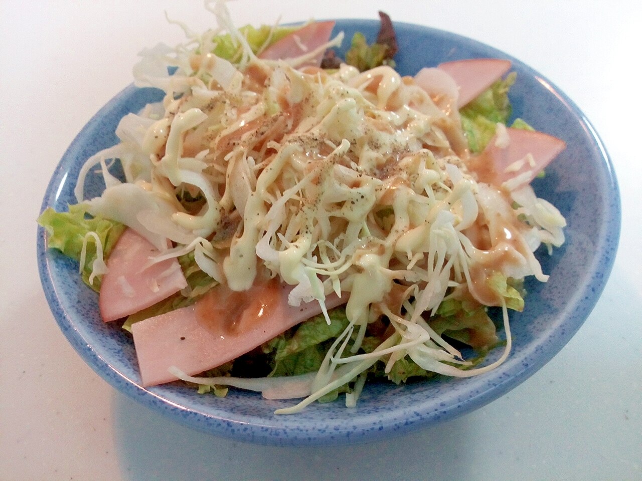 サニーレタスマントルピース サニーレタスとロースハムとキャベツのごまサラダ レシピ・作り方 by