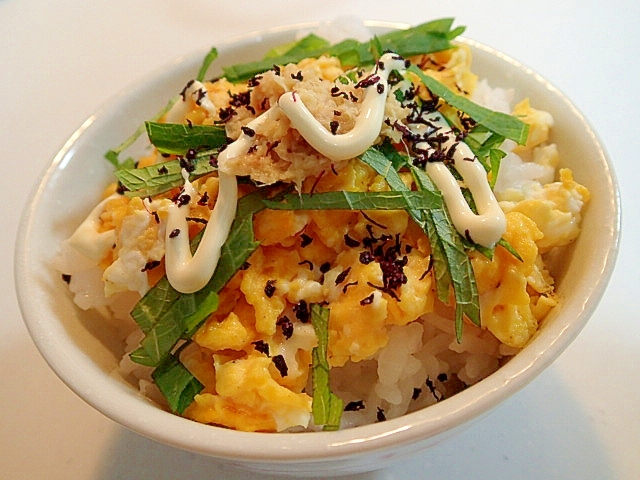 ゆかりマヨで　卵と大葉と生姜のご飯