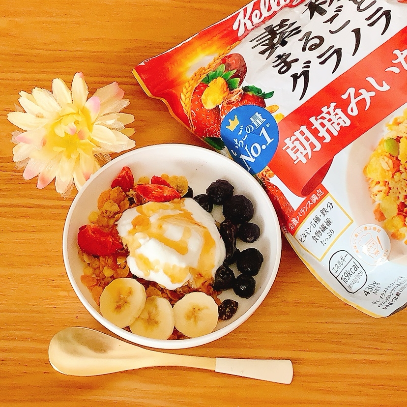 ヨーグルトをかける♪フルーツ&グラノーラ