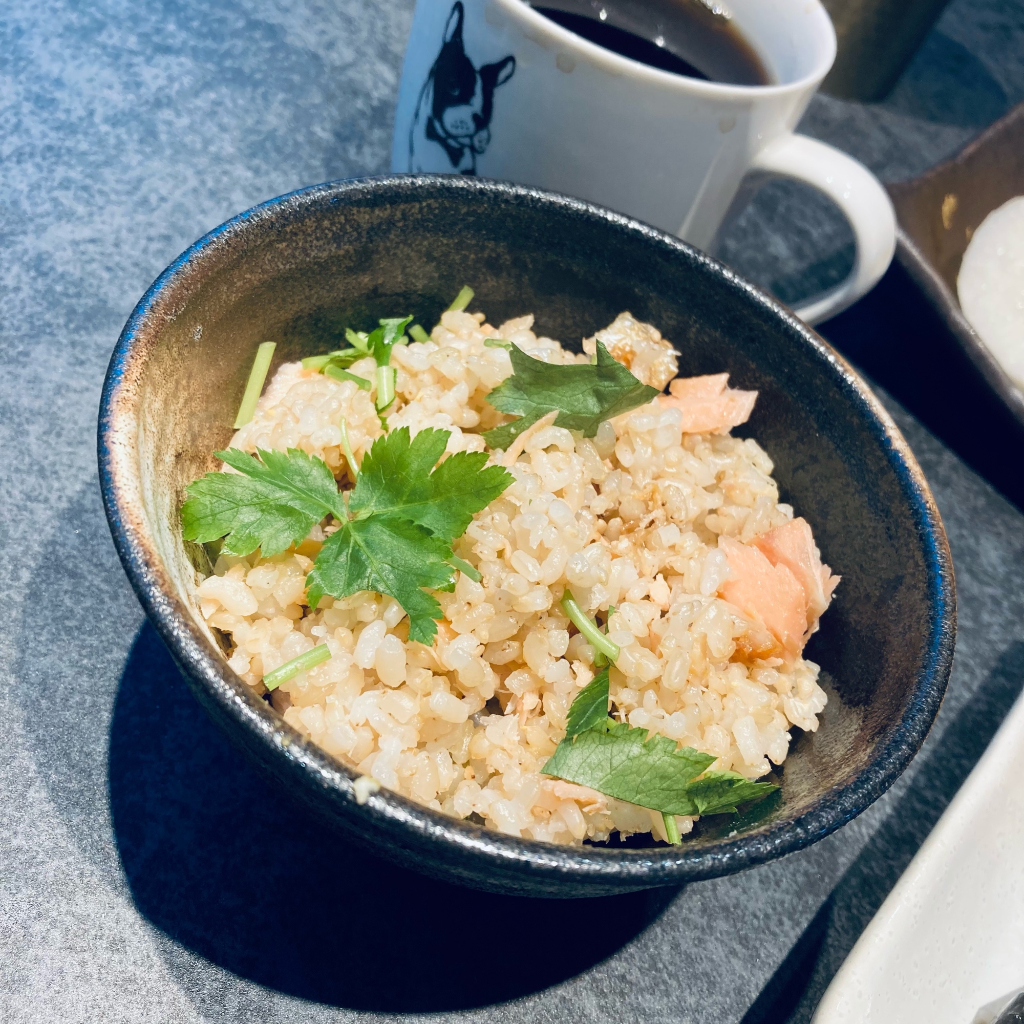 三つ葉が香る鮭の炊き込みご飯