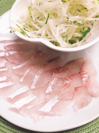 【旬】美味しい鯛の刺身に新玉ねぎの薄切りサラダ