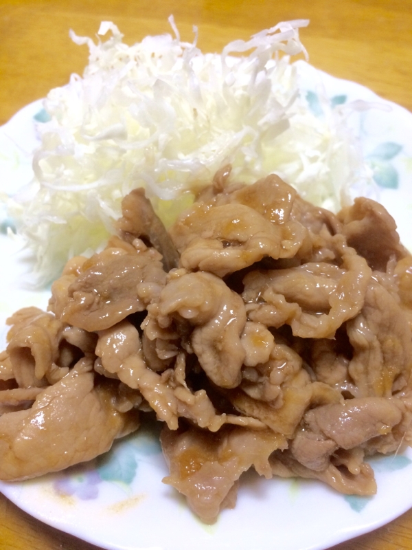 付け合わせキャベツまで美味しい！豚生姜焼き