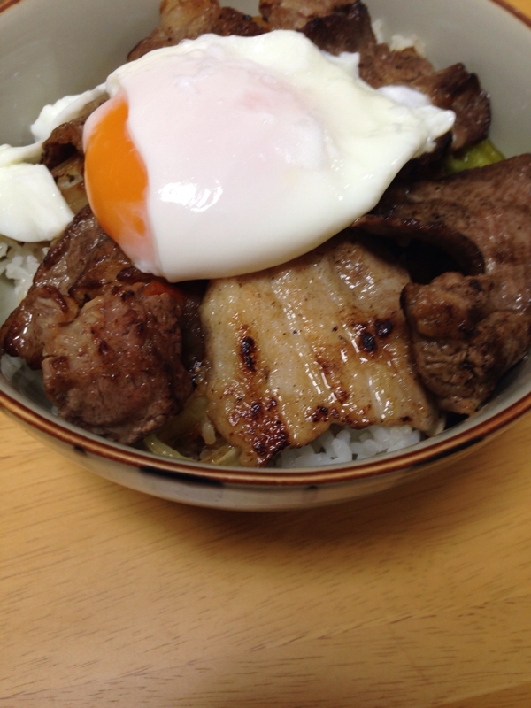 半熟ポーチドエッグのせ(*^^*)焼肉丼☆