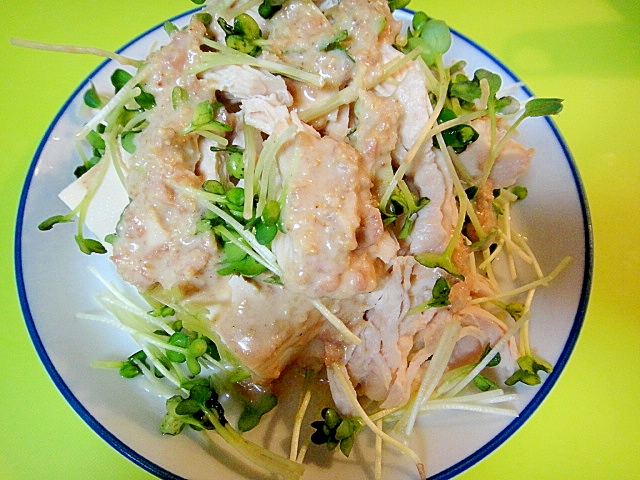 豆腐と茹で鶏の梅ゴマドレッシングサラダ