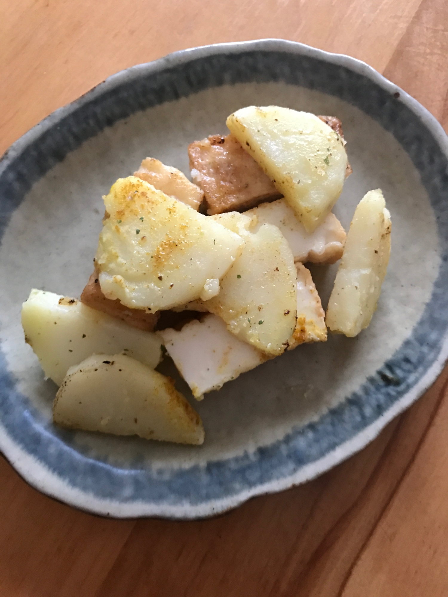 じゃがいもと厚揚げのカレーマヨ炒め