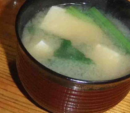 小松菜と油揚げと豆腐のお味噌汁