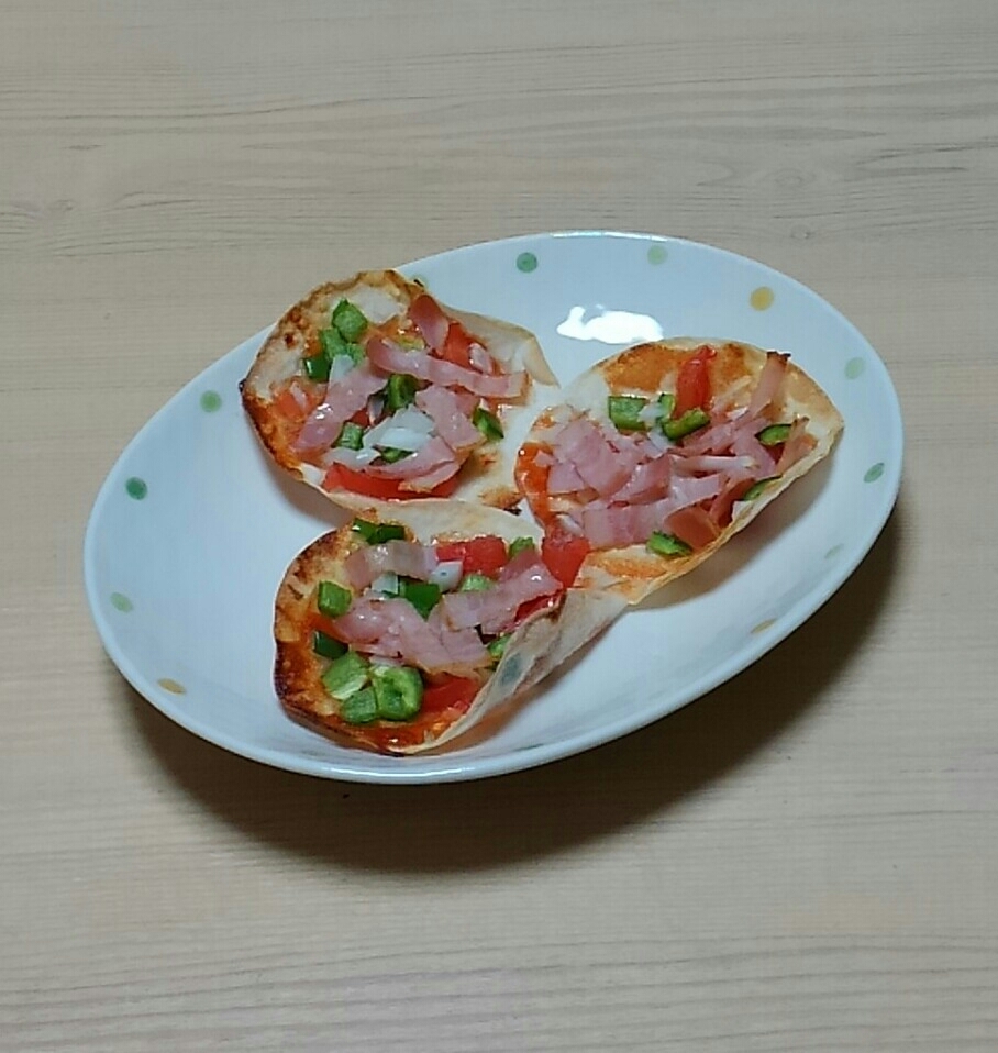餃子の皮★トマト&ベーコン&ピーマンピザ