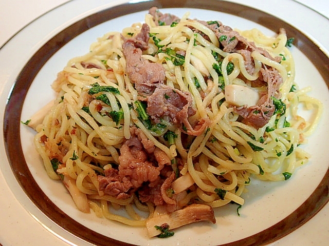 味玉で　牛肉と大根葉とエリンギの焼きそば♬