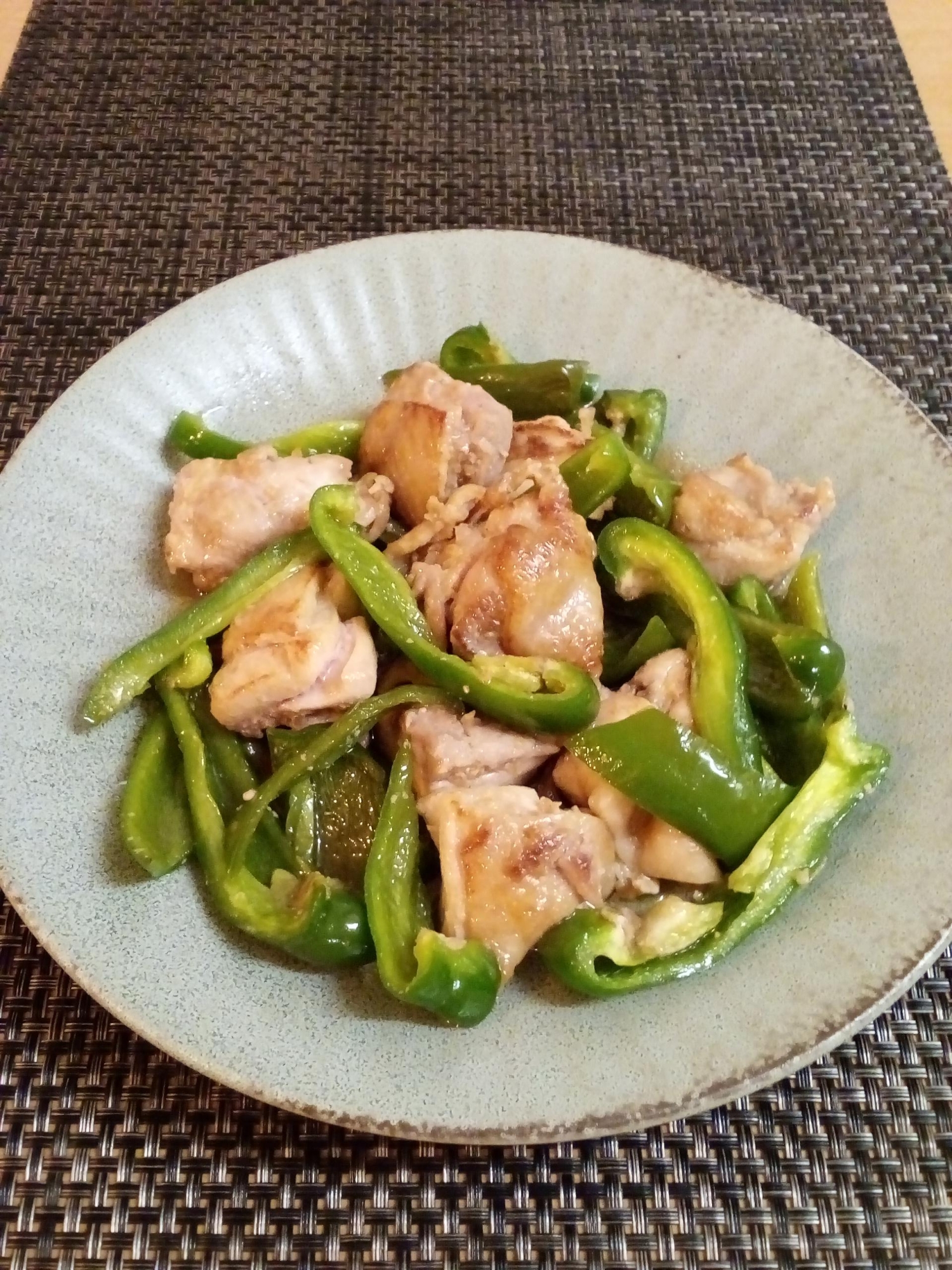 ♪生姜がいい♡鶏もも肉とピーマンの醤油麹炒め♪