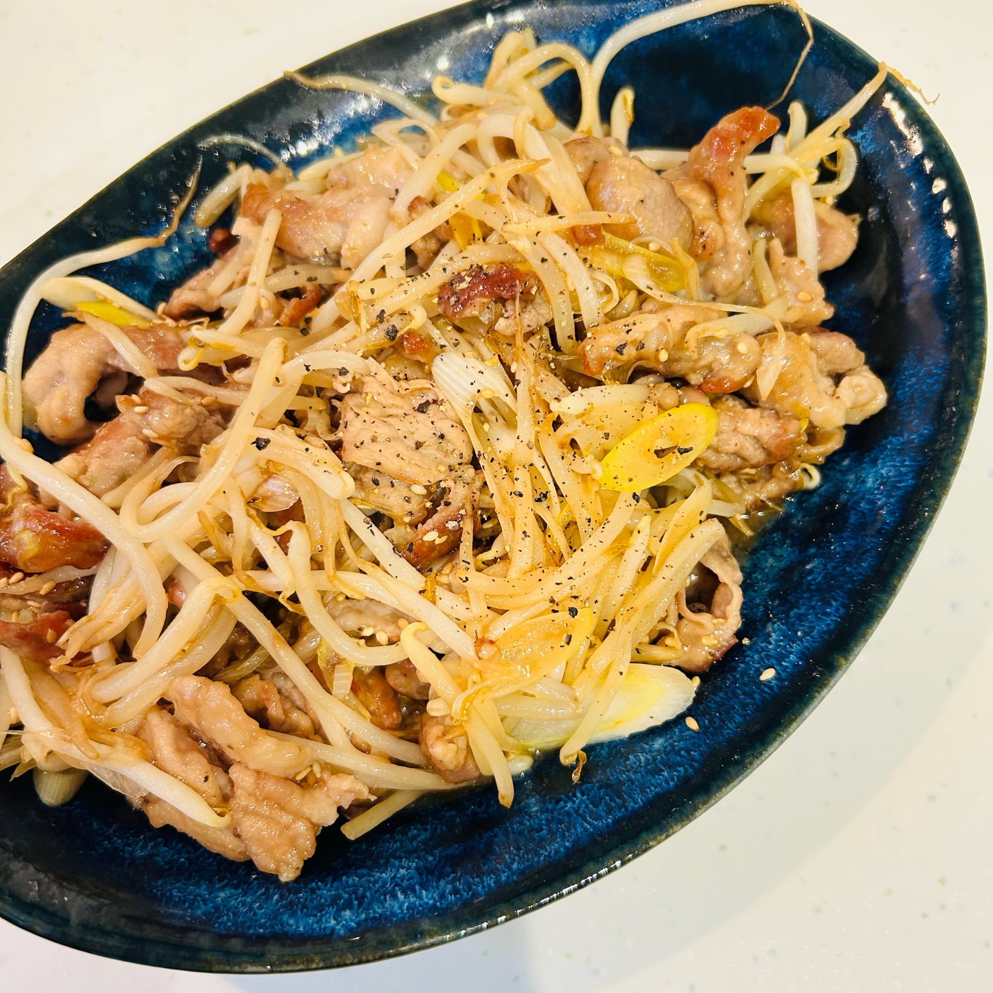 もやしと豚こまのうまだれ炒め