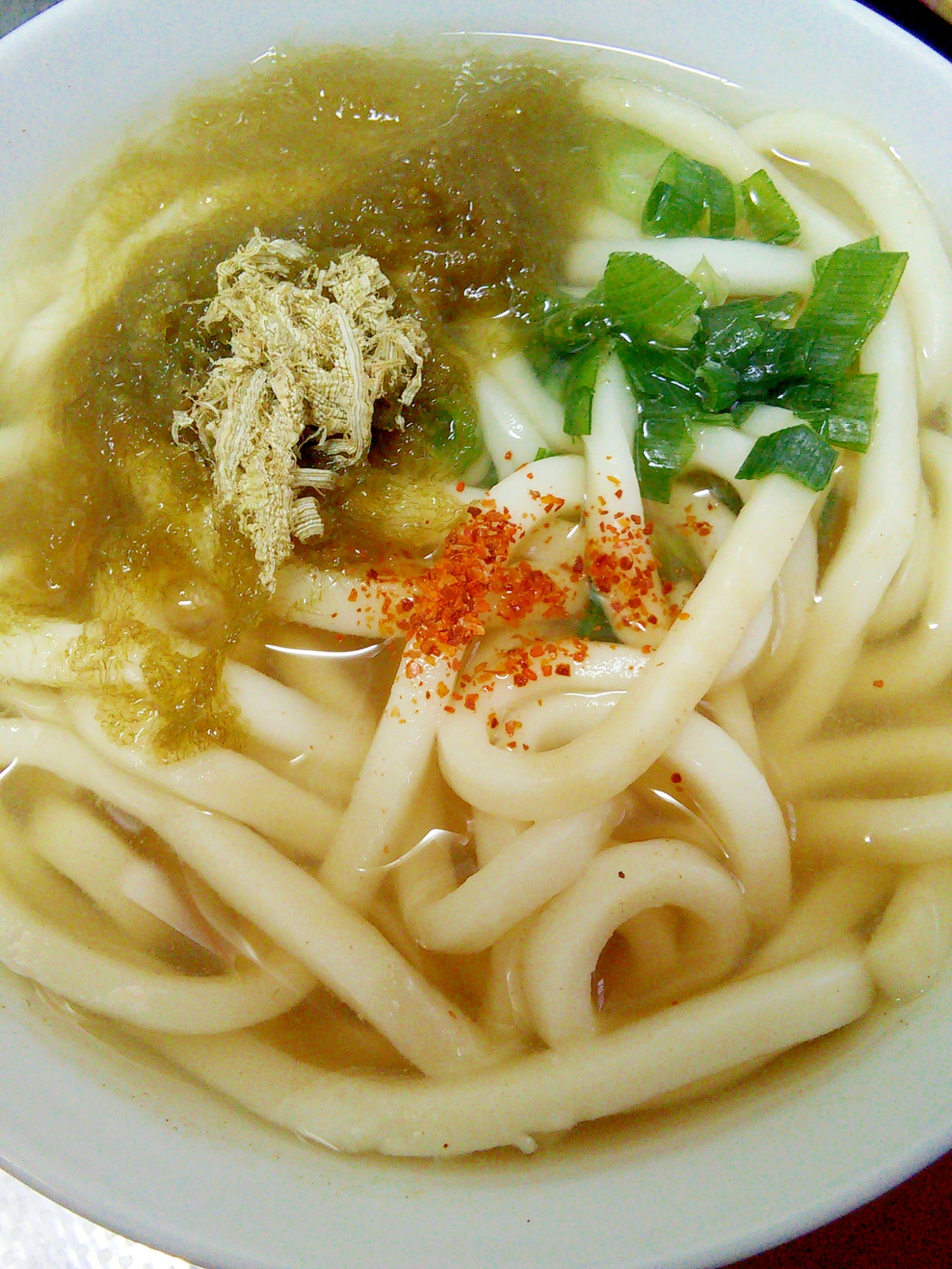 鶏肉のだしがひきたつ☆あったかとろろ昆布うどん