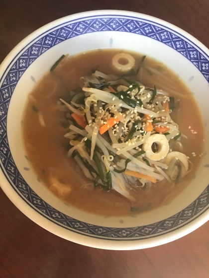 もやしと竹輪の味噌ラーメン