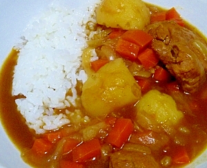 ごろごろじゃがいもの昭和カレー