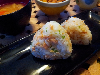 鮭と青海苔は合いますね～美味しかったです(*^_^*)
ワンちゃん可愛いですね～。うちもチワワを飼ってます♪