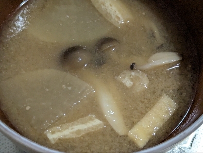 大根としめじと油揚げの味噌汁