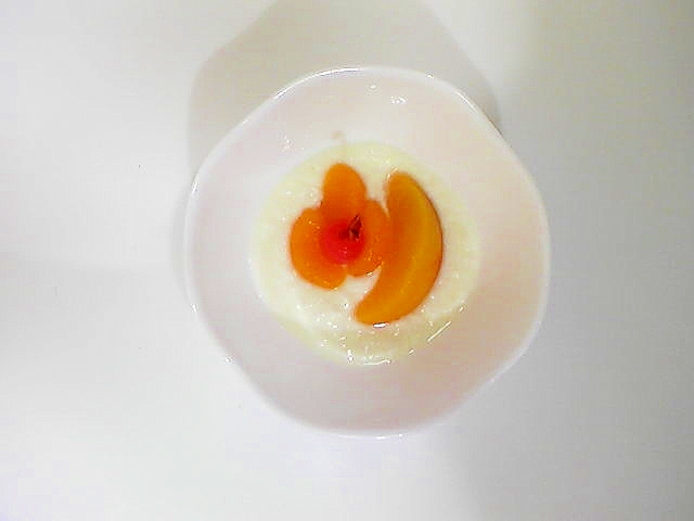 黄桃、みかん、さくらんぼヨーグルト
