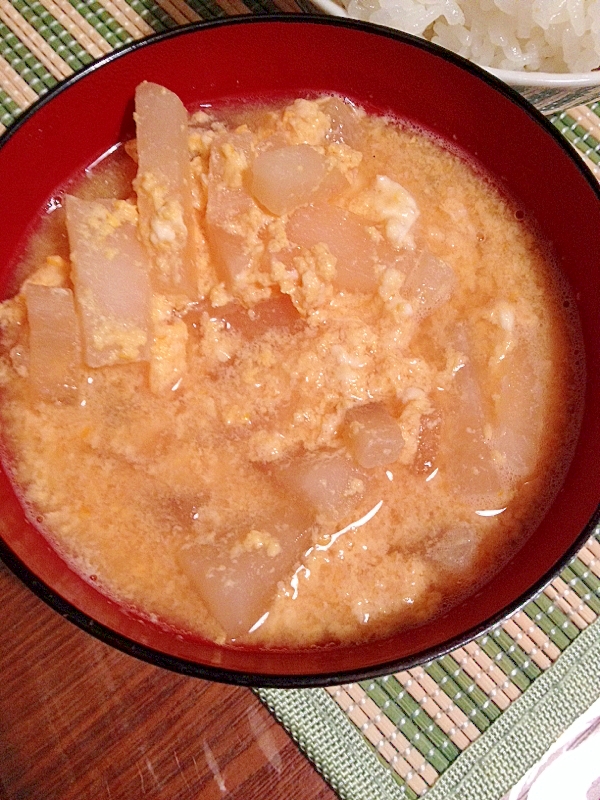 大根と玉ねぎとお麩と卵の味噌汁