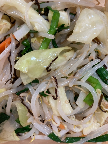 やみつき♡にんじんときゅうりのにんにく塩昆布和え