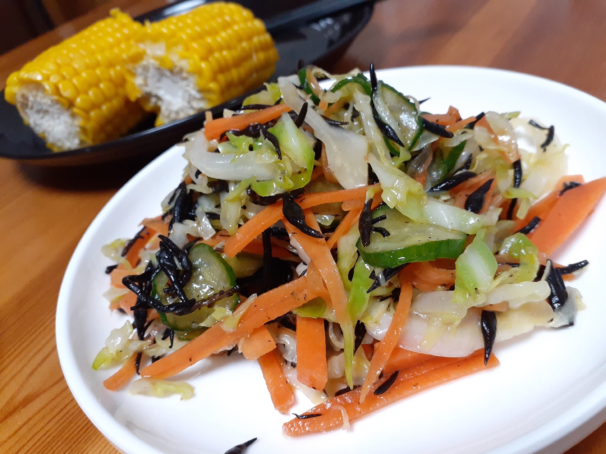 野菜嫌いでも食べやすい！ひじきと茹で野菜のサラダ！