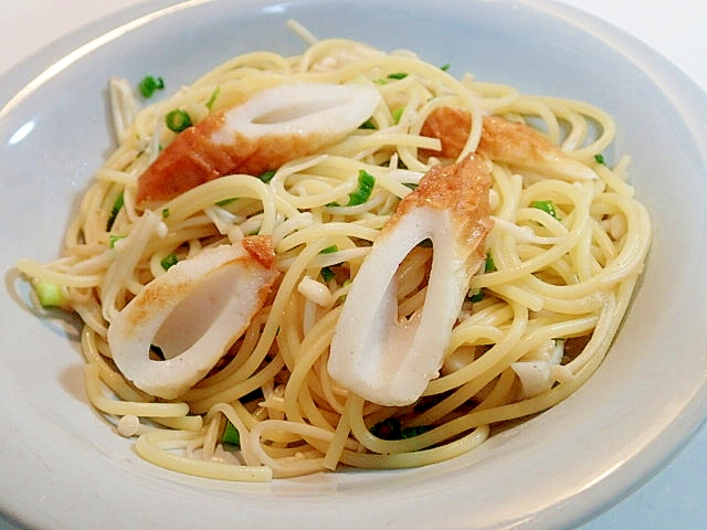 白だしで　竹輪とえのき茸と葱の和風パスタ