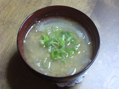 味噌汁にショウガ！！！めっちゃ美味しいですね♪タマネギと合います～。そして、なにげに青いネギもハズせないです～。ご馳走様でした♪