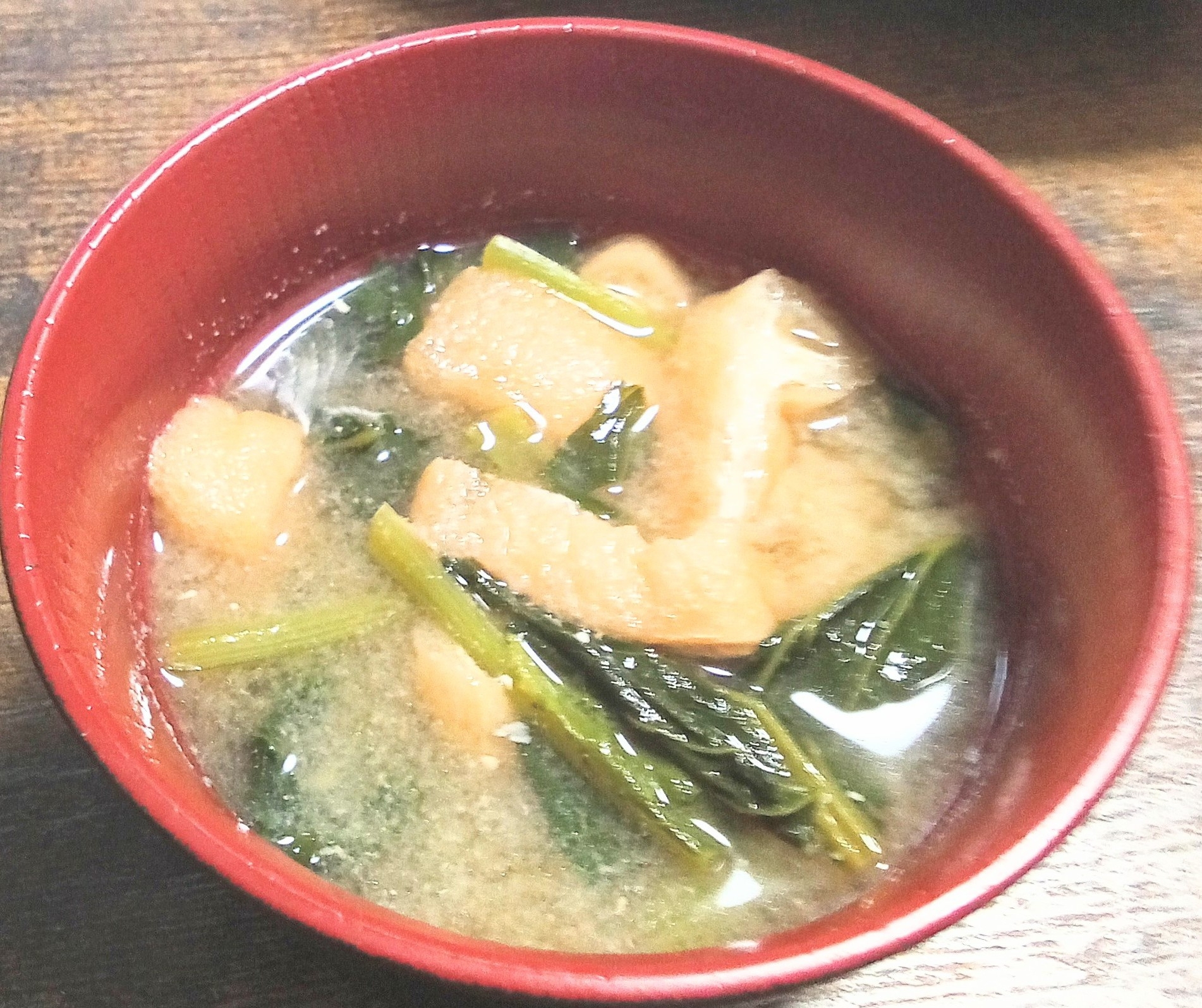 今日のお味噌汁！！小松菜と油揚げの簡単お味噌汁