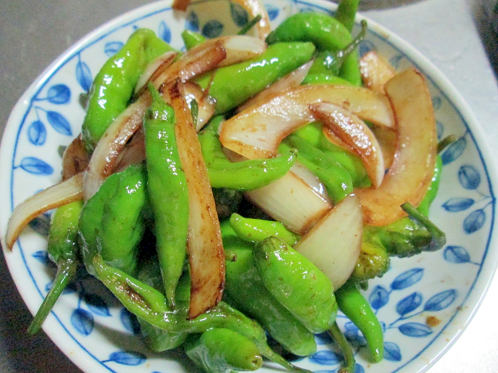 焼き肉のタレ使用☆シシトウと玉ねぎの炒め物